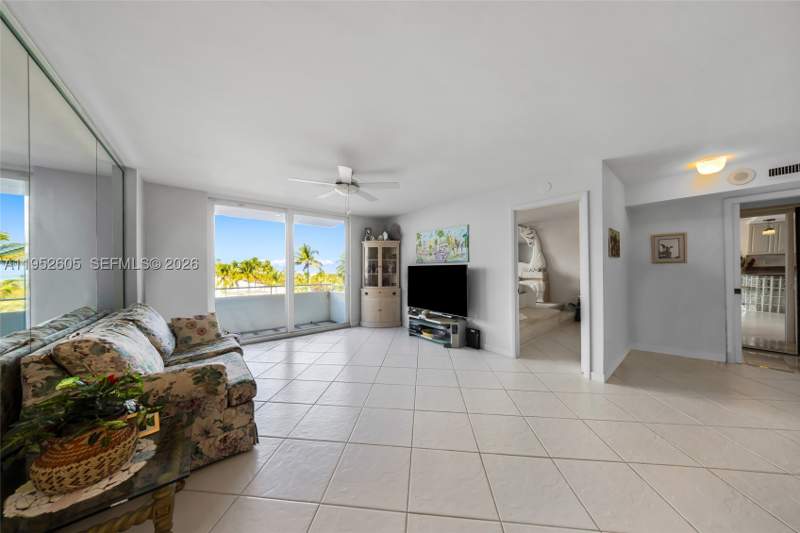 1 bedroom Condominium at 465 Ocean Dr 419, Royal Atlantic Condo, Miami Beach — photo 4