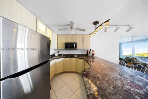 465 Ocean Dr 419, Miami Beach FL - photo 6 of 26