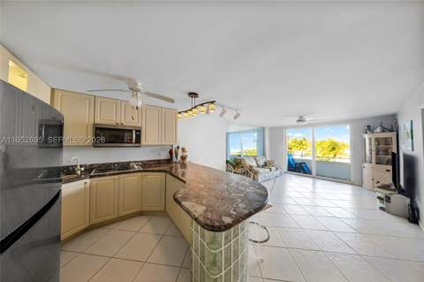 465 Ocean Dr 419, Miami Beach FL - photo 7 of 26