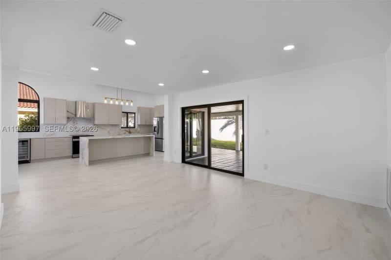 4 bedroom SingleFamilyResidence at 11260 SW 157th Ct, Chantarelle At The Hammoc, Miami — photo 4