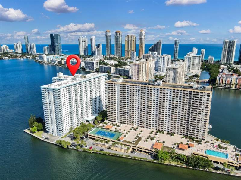 2 bedroom Condominium at 301 174th Street 2202, Winston Towers 500 Condo, Sunny Isles Beach — photo 2