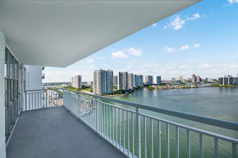 2 bedroom Condominium at 301 174th Street 2202, Winston Towers 500 Condo, Sunny Isles Beach — photo 5