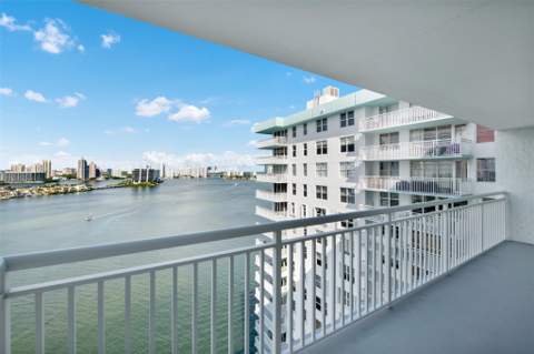 301 174th Street 2202, Sunny Isles Beach FL - photo 7 of 38