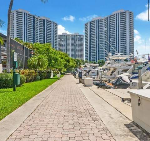 21205 Yacht Club Dr 507, Aventura FL - photo 10 of 16