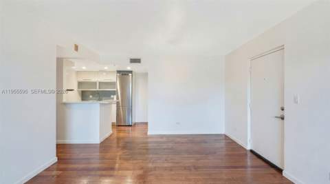 227 Michigan Ave 405, Miami Beach FL - photo 6 of 48