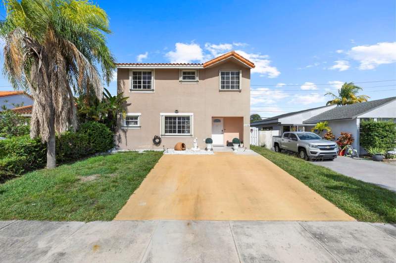3 bedroom SingleFamilyResidence at 11951 SW 208th Terrace, Oak Ridge Villas Sub, Miami — photo 2