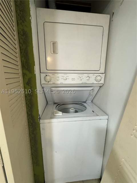 7235 NW 179th St 311, Hialeah FL - photo 8 of 8