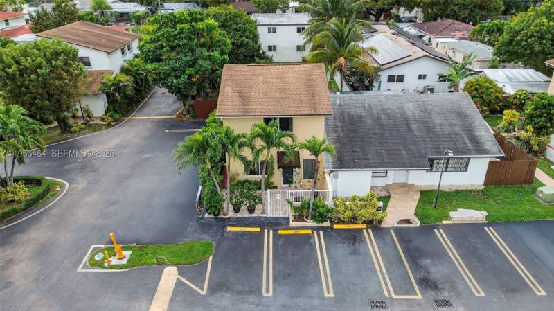 3 bedroom Townhouse at 2455 SW 11th St 7-A, Twin Homes Village II Con, Miami — photo 3
