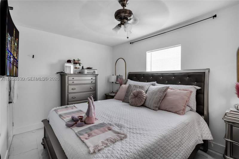 3 bedroom SingleFamilyResidence at 174 E 40th St, Elm Park, Hialeah — photo 4