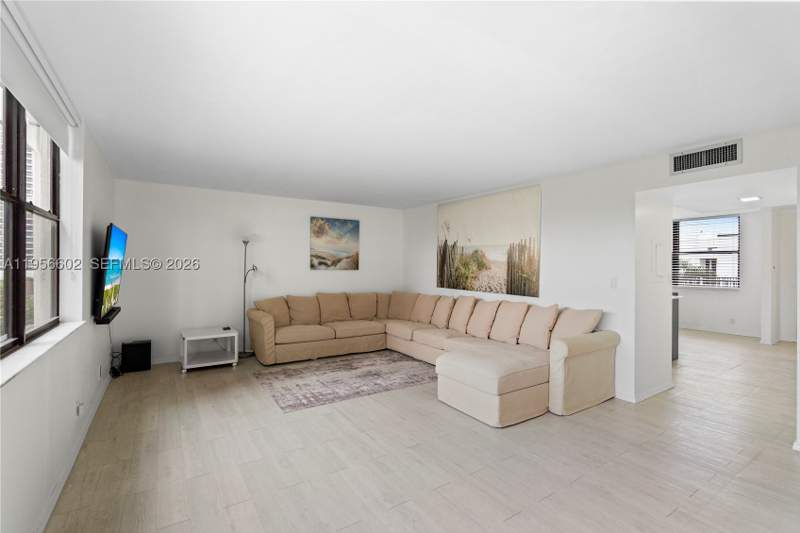 3 bedroom Condominium at 3440 NE 192nd St 5P-A, Southview At Aventura Con, Aventura — photo 2