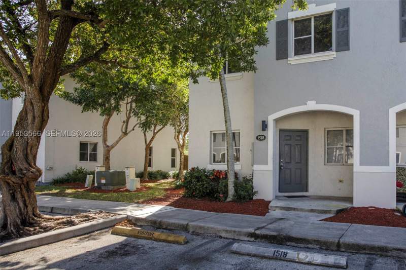 3 bedroom Townhouse at 1518 SE 31 Ct, Venetia Groves, Homestead — photo 2