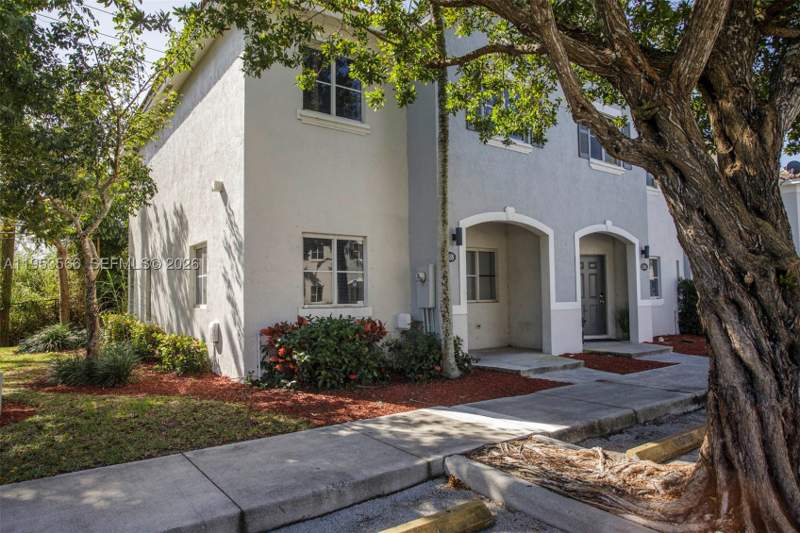 3 bedroom Townhouse at 1518 SE 31 Ct, Venetia Groves, Homestead — photo 3