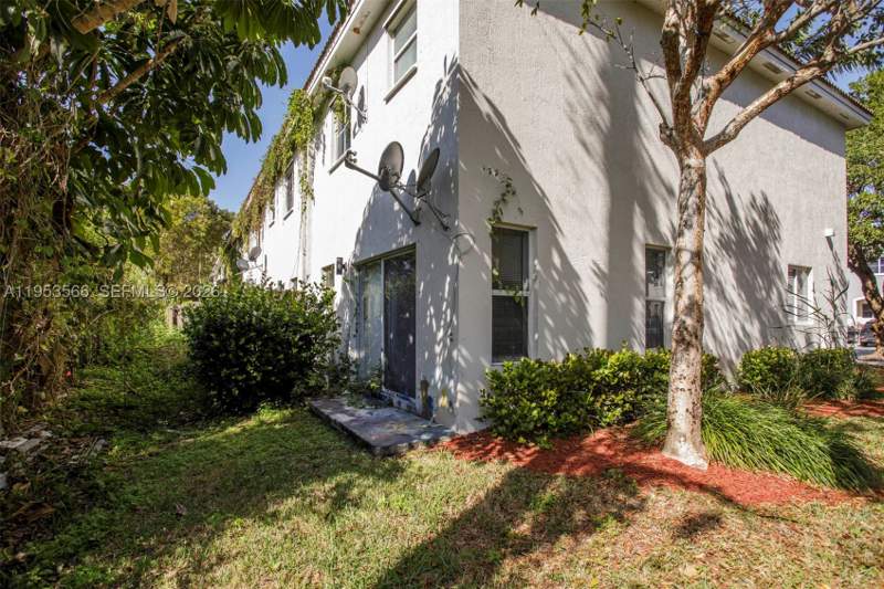 3 bedroom Townhouse at 1518 SE 31 Ct, Venetia Groves, Homestead — photo 4