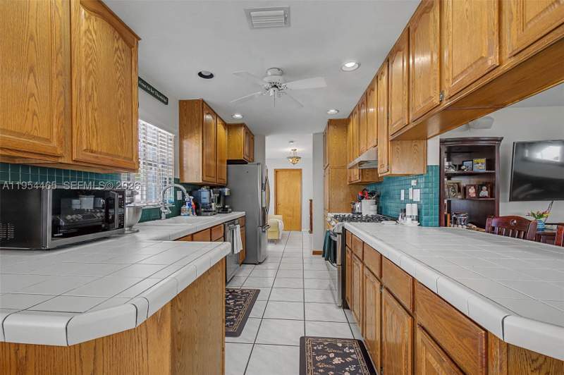 4 bedroom SingleFamilyResidence at 9412 SW 184th Ter, Bel Aire Sec 14, Cutler Bay — photo 5