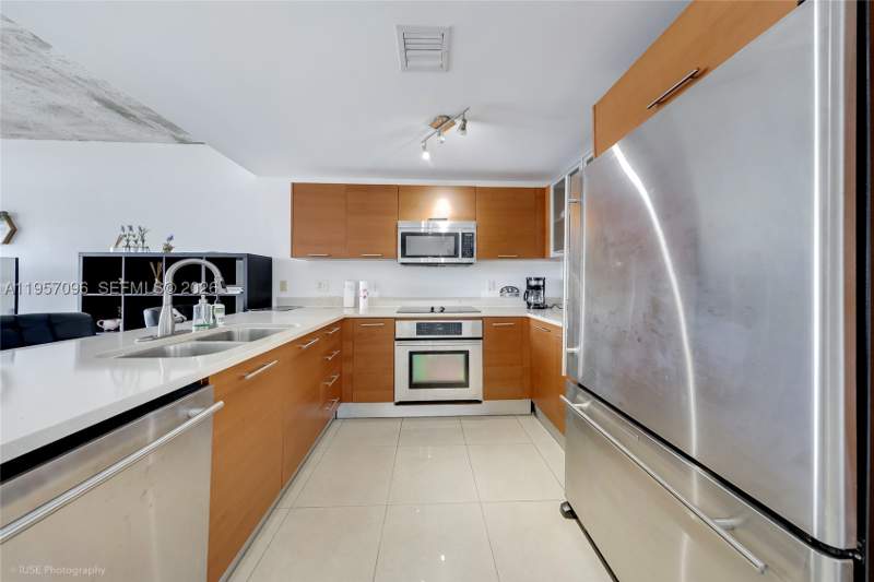 1 bedroom Condominium at 3250 NE 1st Ave 811, Midblock Miami Condo, Miami — photo 2