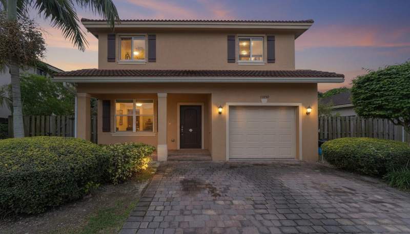 5 bedroom SingleFamilyResidence at 11050 SW 225th Terrace, Glenwood Park Estates, Miami — photo 3
