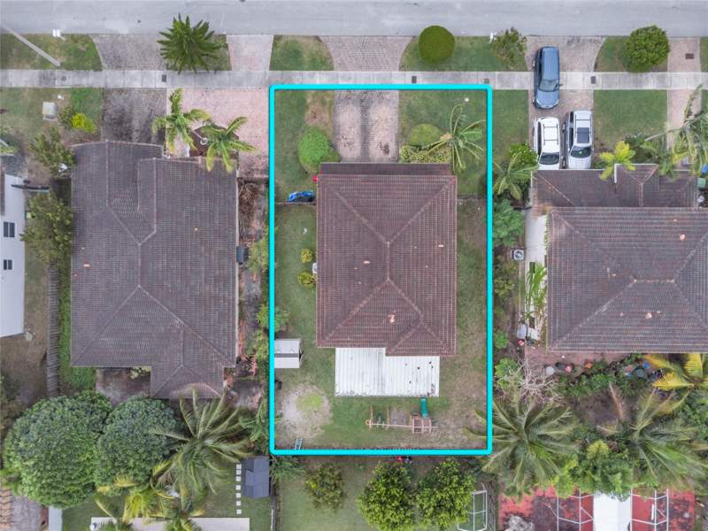 5 bedroom SingleFamilyResidence at 11050 SW 225th Terrace, Glenwood Park Estates, Miami — photo 4
