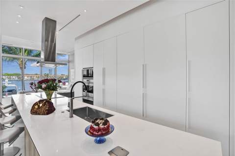 3750 Yacht Club Dr Th1, Aventura FL - photo 11 of 85