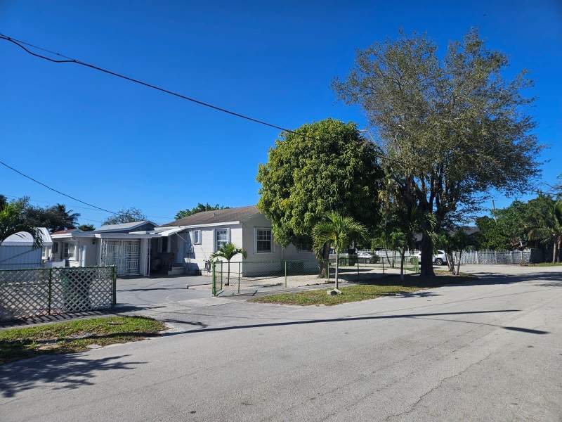 5 bedroom SingleFamilyResidence at 3500 NW 12th Street, Douglas Park, Miami — photo 2