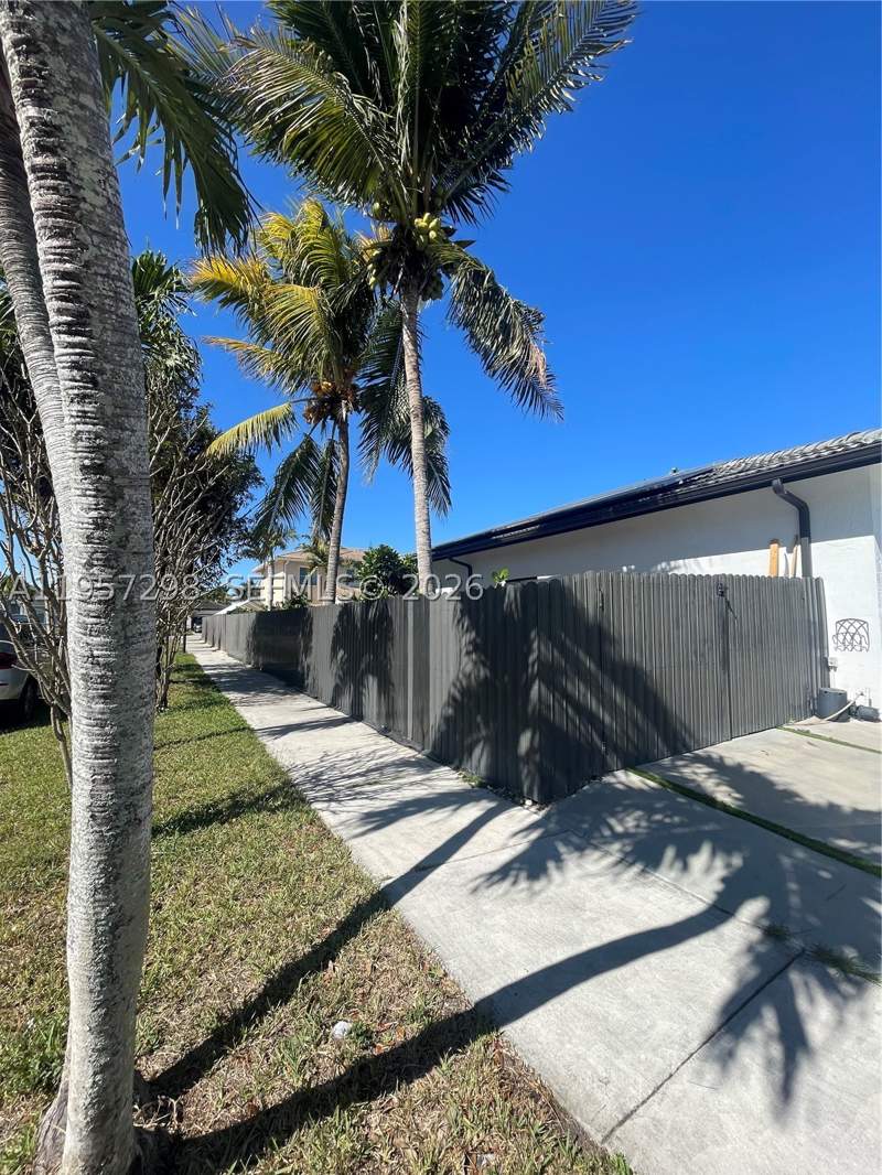 4 bedroom SingleFamilyResidence at 14200 SW 160th Ct, Fantasy Reef, Miami — photo 4