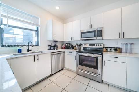 492 NW 203rd Ter, Miami Gardens FL - photo 12 of 27