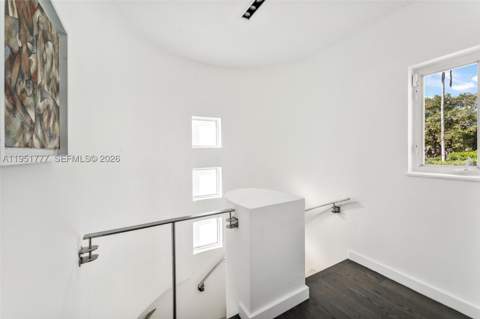 3325 Pine Tree Dr, Miami Beach FL - photo 12 of 23