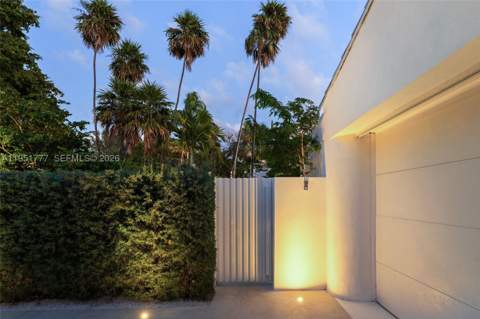 3325 Pine Tree Dr, Miami Beach FL - photo 18 of 23