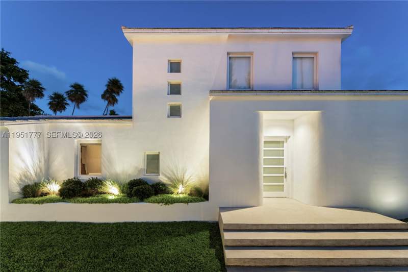 3 bedroom SingleFamilyResidence at 3325 Pine Tree Dr, Flamingo Terrace Sub, Miami Beach — photo 4