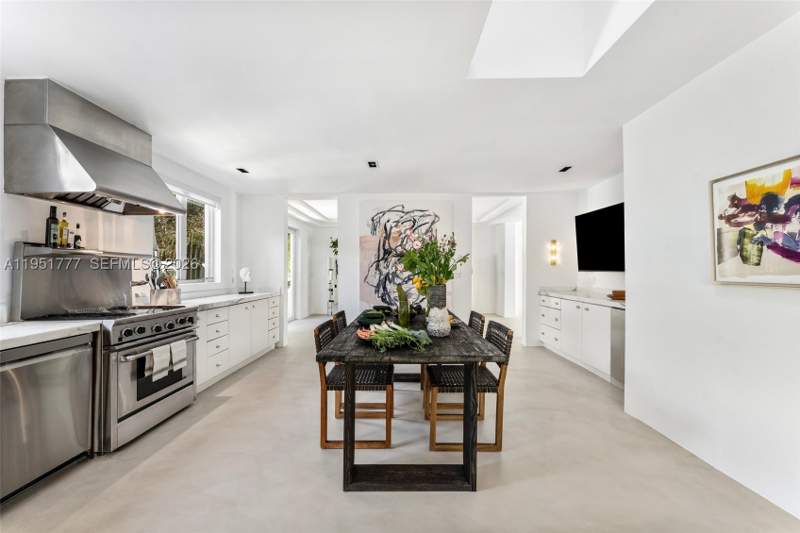 3 bedroom SingleFamilyResidence at 3325 Pine Tree Dr, Flamingo Terrace Sub, Miami Beach — photo 5