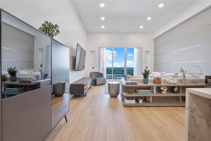 1 bedroom Condominium at 2301 Collins Ave 1633, Roney Palace Condo, Miami Beach — photo 5