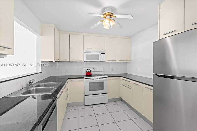 1 bedroom Condominium at 2780 NE 183rd St 1911, Commodore Plaza Condo, Aventura — photo 3