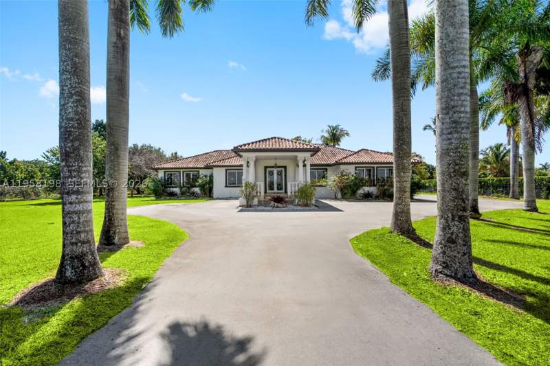 6 bedroom SingleFamilyResidence at 16800 SW 190th St, Redland, Miami — photo 2