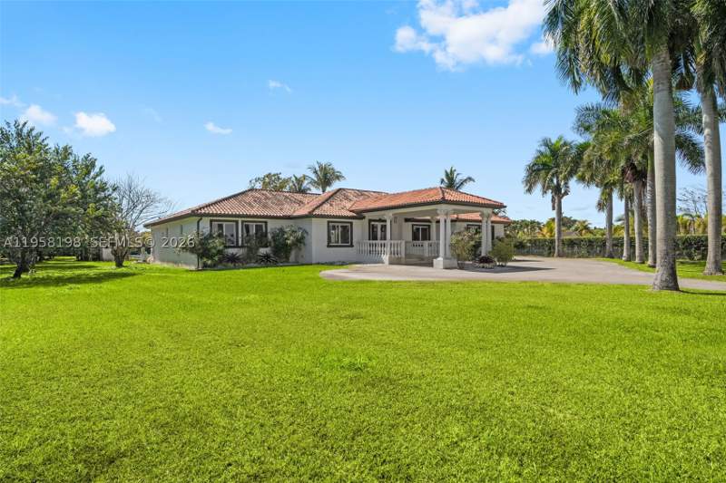 6 bedroom SingleFamilyResidence at 16800 SW 190th St, Redland, Miami — photo 4