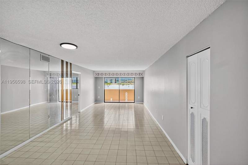 2 bedroom Condominium at 2924 Collins Avenue 501, Ocean View Plaza, Miami Beach — photo 3