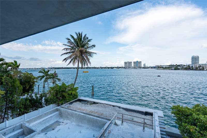 5 bedroom SingleFamilyResidence at 333 E Rivo Alto Dr, Rivo Alto Amd, Miami Beach — photo 3