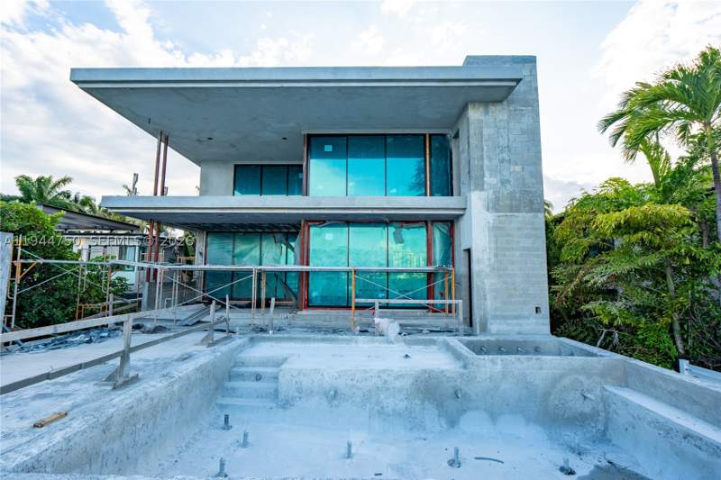 5 bedroom SingleFamilyResidence at 333 E Rivo Alto Dr, Rivo Alto Amd, Miami Beach — photo 4