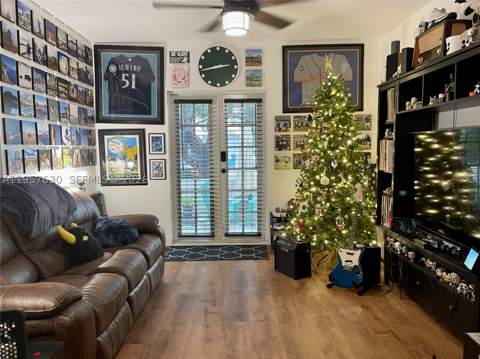 2463 Pine Tree Dr 4, Miami Beach FL - photo 10 of 17
