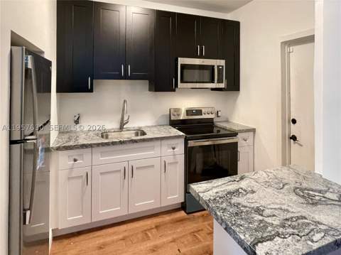 2463 Pine Tree Dr 4, Miami Beach FL - photo 11 of 17