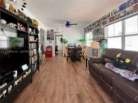 2463 Pine Tree Dr 4, Miami Beach FL - photo 15 of 17