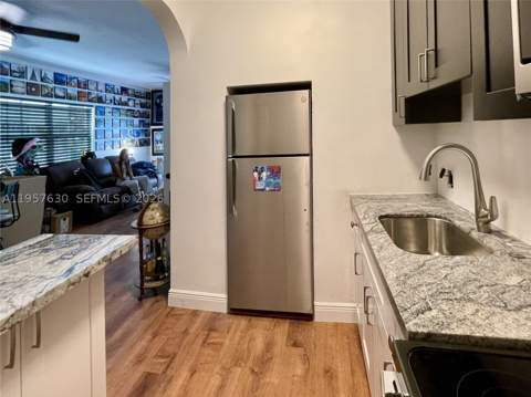 2463 Pine Tree Dr 4, Miami Beach FL - photo 17 of 17