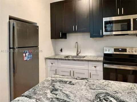 2463 Pine Tree Dr 4, Miami Beach FL - photo 7 of 17