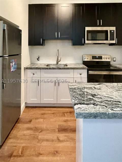 2463 Pine Tree Dr 4, Miami Beach FL - photo 8 of 17