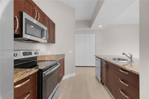 20000 E Country Club Dr 402, Aventura FL - photo 11 of 37