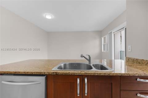 20000 E Country Club Dr 402, Aventura FL - photo 13 of 37
