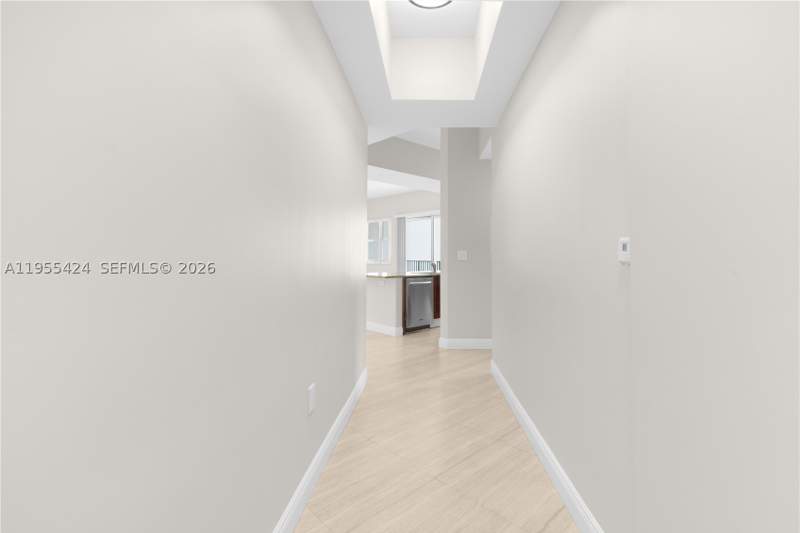 1 bedroom Condominium at 20000 E Country Club Dr 402, Turnberry Vlg No Tower Co, Aventura — photo 2