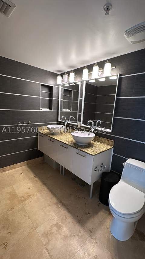 41 SE 5th St 2004, Miami FL - photo 16 of 19
