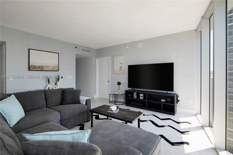 2 bedroom Condominium at 485 Brickell Ave 3208, Icon Brickell Condo No 3, Miami — photo 3