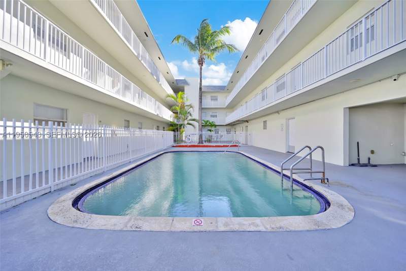 1 bedroom Condominium at 12890 NE 8th Ave 208, Marbella Condo, North Miami — photo 4