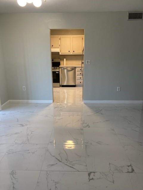 661 NE 195th Street 314, Miami FL - photo 11 of 30