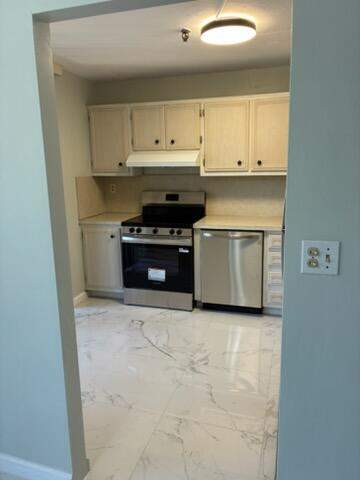 661 NE 195th Street 314, Miami FL - photo 8 of 30